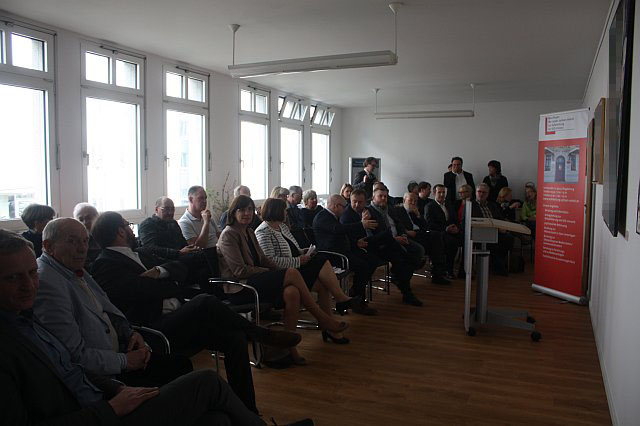 Publikum beim Eröffnungstag Publikum beim Eröffnungstag