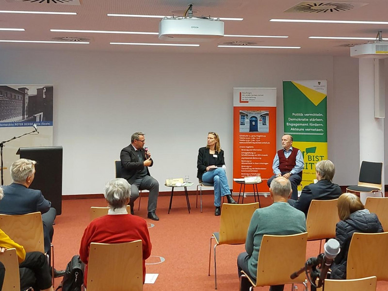 Gespräch mit Dr. Anke Silomon und Rainer Eppelmann, Abrüstungs- und Verteidigungsminister der DDR a.D.