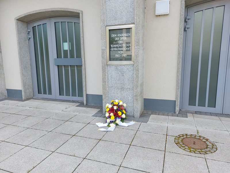 Gedenktafel am Landgericht Rostock