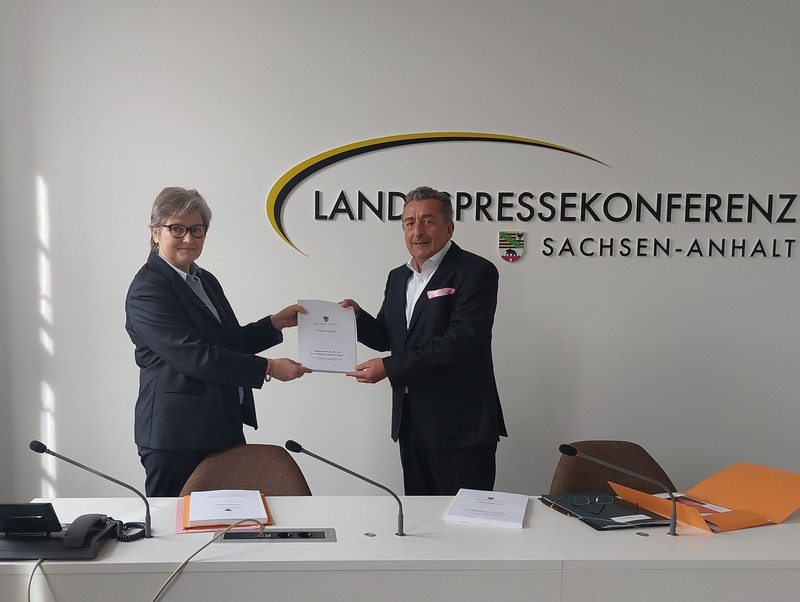 Birgit Neumann-Becker und Dr. Gunnar Schellenberger in der Landespressekonferenz