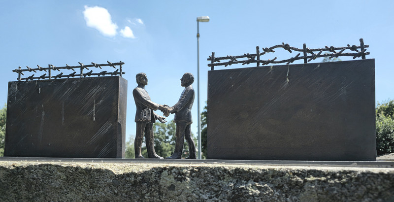 Grenzdenkmal Stapelburg, Bronzeskulptur