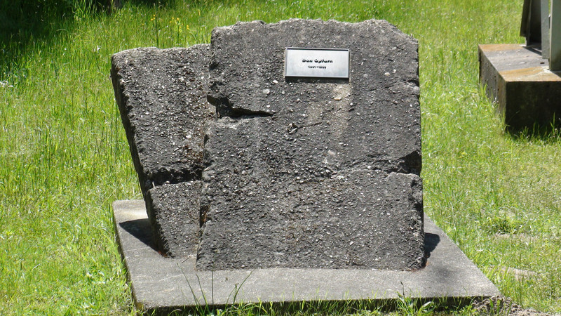Gedenkstein neben der Erinnerungsstele Dietmar Schwietzer aus Magdeburg