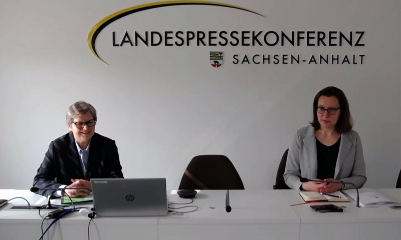 Birgit Neumann-Becker und Dörthe Hein (dpa) in der Landespressekonferenz